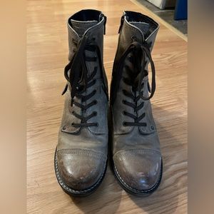 Taos Women’s Boots in Stone, Size 8/8.5 (Eur 39)